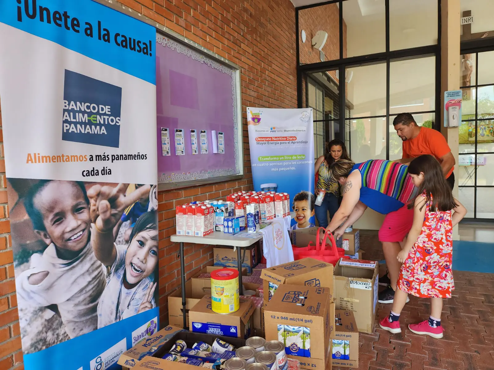 ¡Exito total en el día de las buenas acciones! Banco de Alimentos Panamá recibe generosa donación de leche para programa “Desayunos Felices”